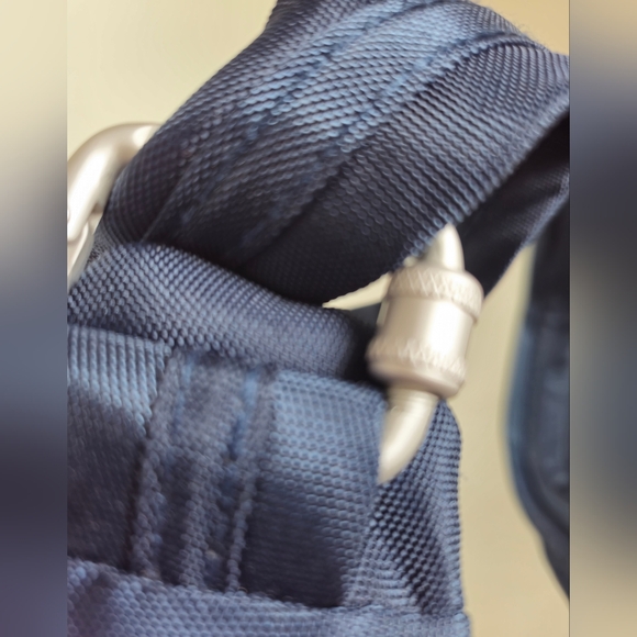 Travelon RFID Anti-Theft Crossbody Bag - Picture 9 of 15